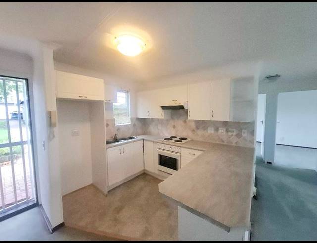 2 BEDROOM TOWNHOUSE FOR SALE IN BRYANSTON